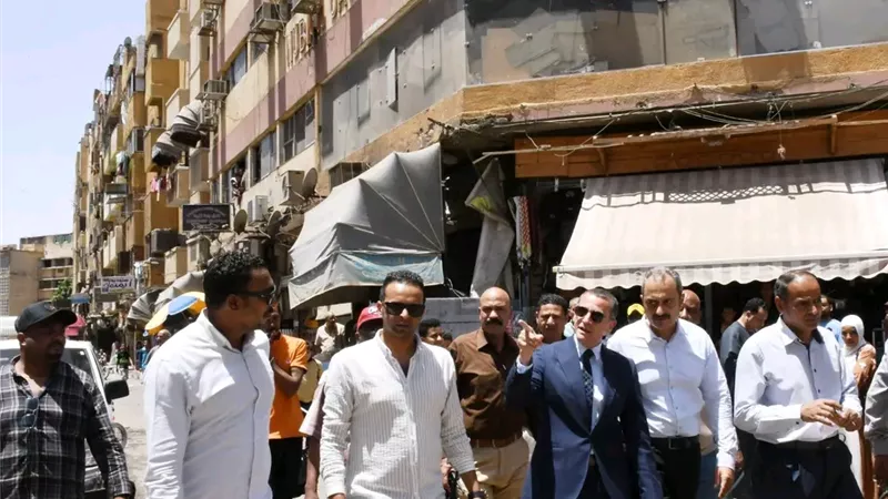 غلق فوري وتشميع.. محافظ أسوان يضرب بيد من حديد ضد المحال المخالفة
