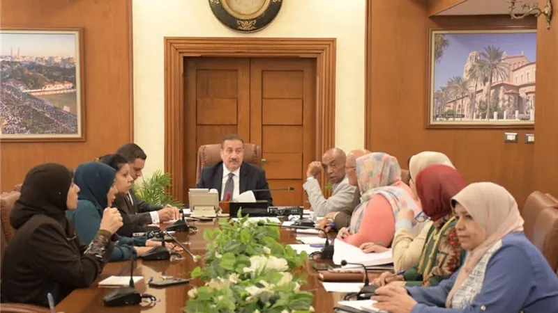 محافظ بورسعيد يشدد على سرعة الانتهاء من رصف وتطوير عدد من الشوارع
