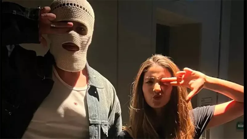 لي لي ابنة أحمد حلمي برفقة مغني الراب تووليت في إحدى حفلاته |صورة