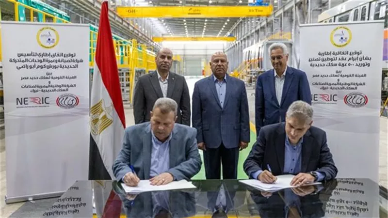 وزيرا النقل والعمل يشهدان تصنيع 500 عربة قطار وتطوير ورش السكة الحديد
