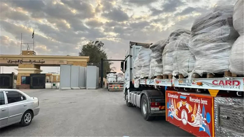 الهلال الأحمر المصري يدفع قافلة «زاد العزة» 183 بحمولة 5,770 طنًا من المساعدات