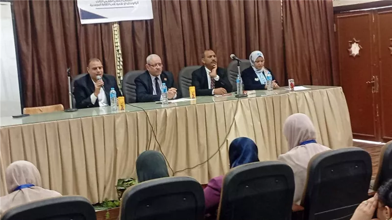 أثر الوسائل الإعلامية على الثقافة المجتمعية.. ملتقى طلابي بكلية البنات الإسلام
