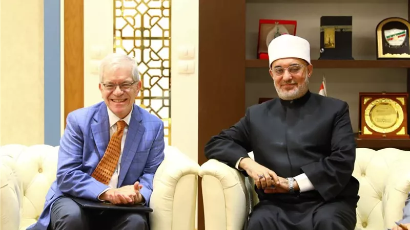 مفتي الجمهورية يستقبل القائم بأعمال السفارة الأمريكية لتعزيز التعاون المشترك