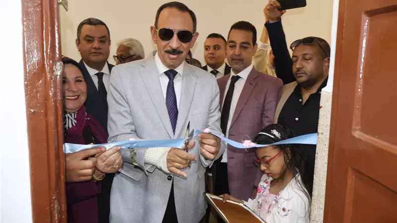 محافظ سوهاج يفتتح المعمل الرقمي بمدرسة النور للمكفوفين | صور