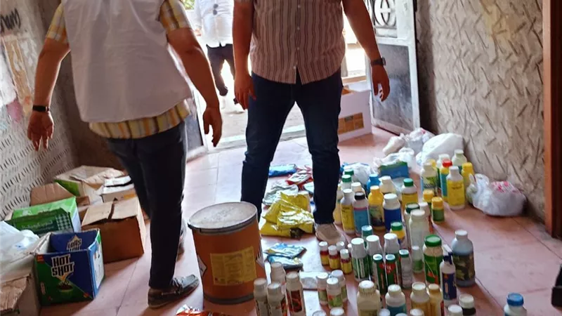 محافظ الغربية: ضبط 1024 عبوة وسلعة متنوعة بينها 614 عبوة مبيدات وأسمدة محظورة 