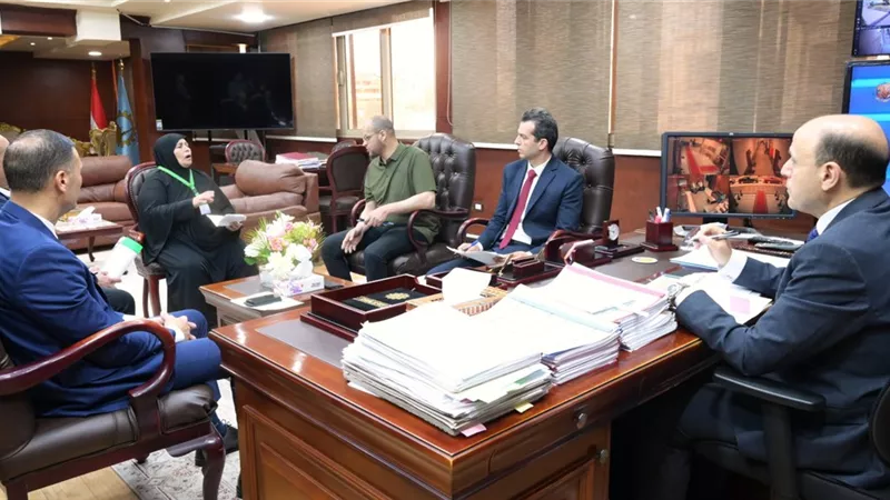 محافظ الغربية يواصل لقاءاته مع المواطنين ويحوّل الشكاوى إلى قرارات فورية