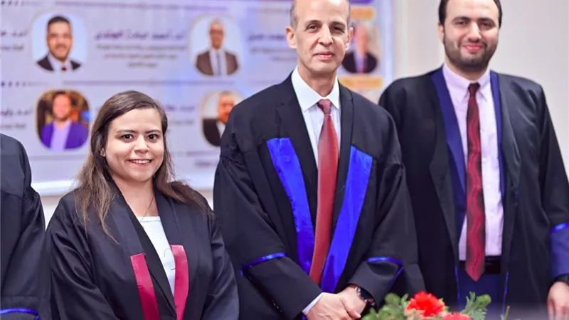 رئيس جامعة بني سويف يرأس مناقشة رسالتي ماجستير لتطوير العين الاصطناعية
