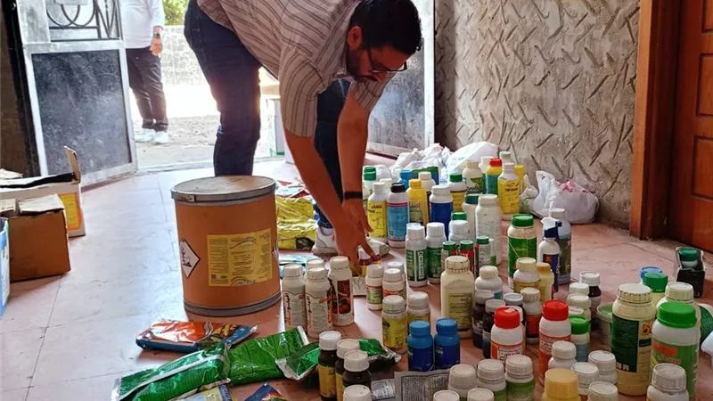 ضبط 614 عبوة مبيدات وأسمدة مخالفة داخل محال مستلزمات زراعية بزفتى في الغربية