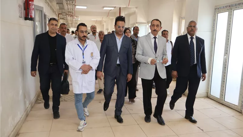 محافظ سوهاج يتفقد مستشفى سوهاج العام ويوجه بتحسين مستوى الخدمات الطبية