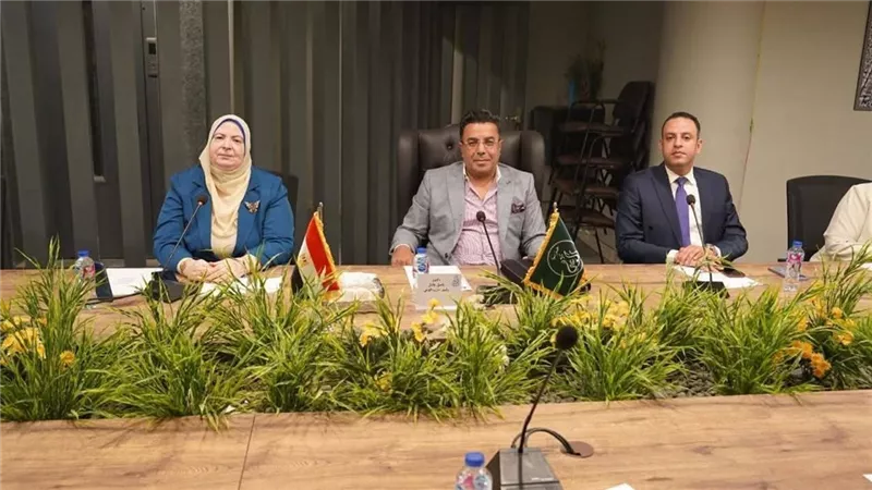 مطالب بحوافز للأخصائيين وتوفير 1500 عقد للتعليم المجتمعي