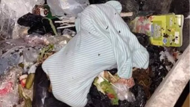 القصة الكاملة.. جثمان طفل وإلقائه بمقلب قمامة في الإسكندرية 