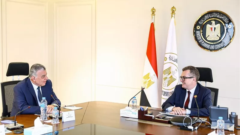 وزير التخطيط و«أيادي» يبحثان دعم ريادة الأعمال والشركات الناشئة