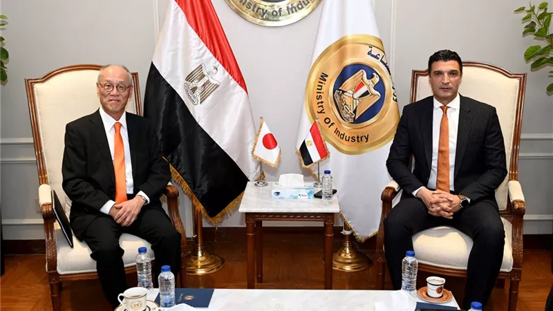 وزير الصناعة وسفير اليابان يبحثان توسيع الاستثمارات وتوطين التكنولوجيا