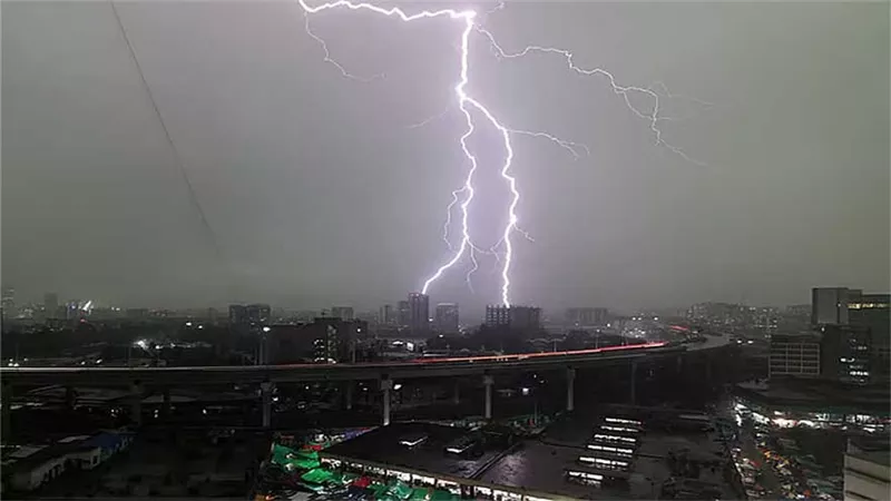 رويترز: مصرع 14 شخصًا في بنجلاديش جراء صواعق البرق