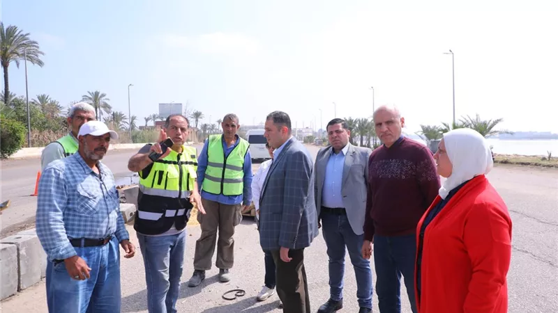 محافظ دمياط يشدد على تطبيق معايير السلامة بمشروع الطريق الشرقي برأس البر