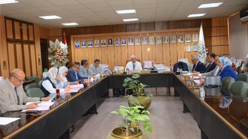 جامعة أسيوط تعقد اجتماع اللجنة التنفيذية لمراجعة البرامج الدراسية 