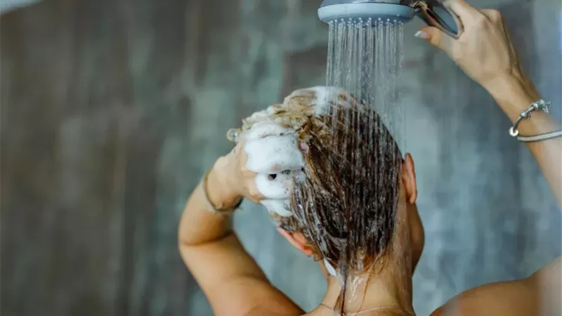 هل الاستحمام اليومي مضر بالصحة؟.. إليك الحقيقة الصادمة