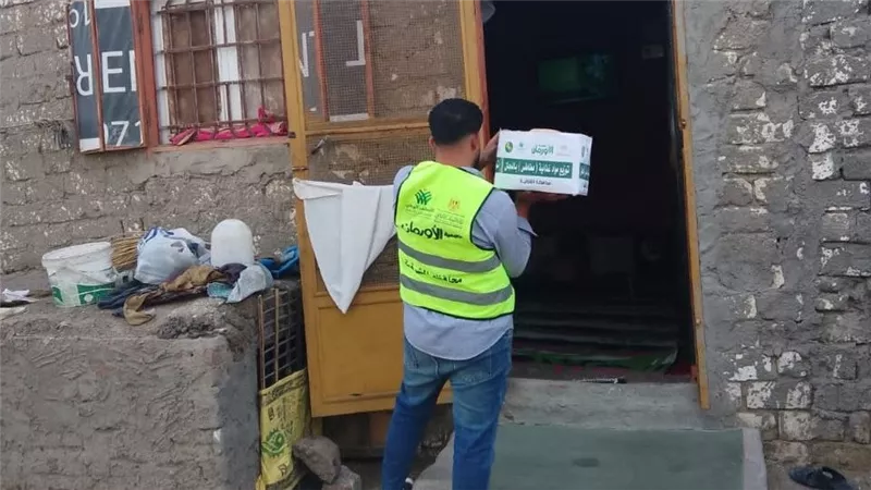 توزيع ٥٠ طن مواد غذائية على ٥ آلاف مستفيداً من الأسر الأولى بالرعاية بالشرقية