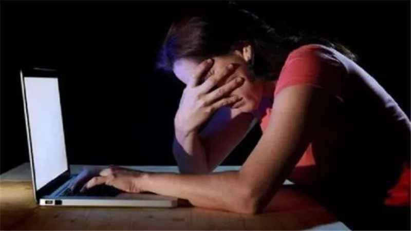 يمنى الجنسية يصور فيديو لزوجته عرفى ويقوم بأبتزازها فى الطالبية