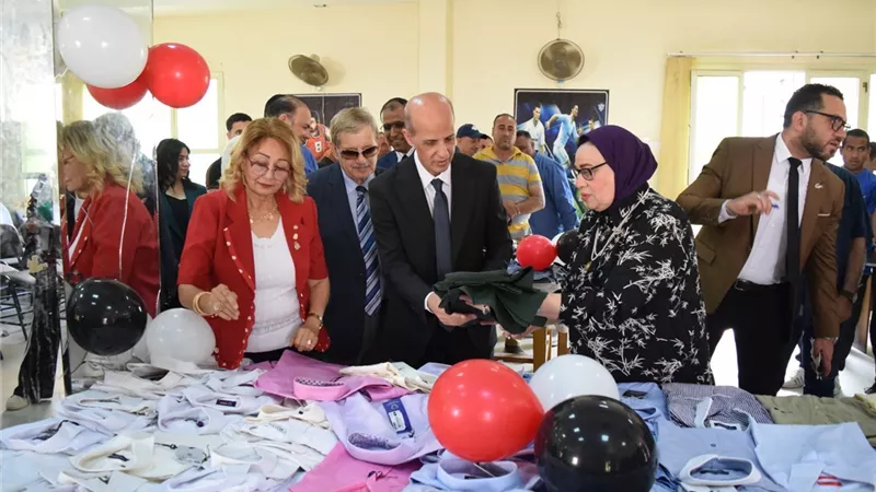 1000 قطعة للغير قادرين.. تعاون فعال بين جامعة بنى سويف وروتارى بمعرض خيري
