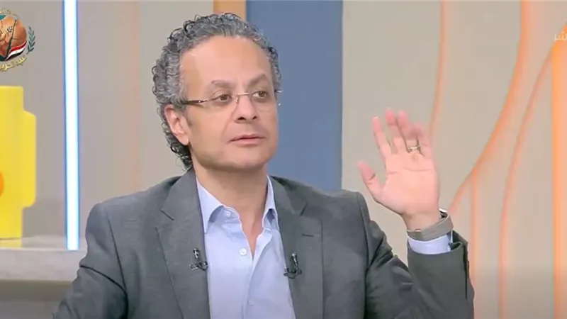 «فزاعة الأب» تهدد تماسك الأسرة.. وخبير نفسي يكشف العلاقة السليمة مع الأبناء