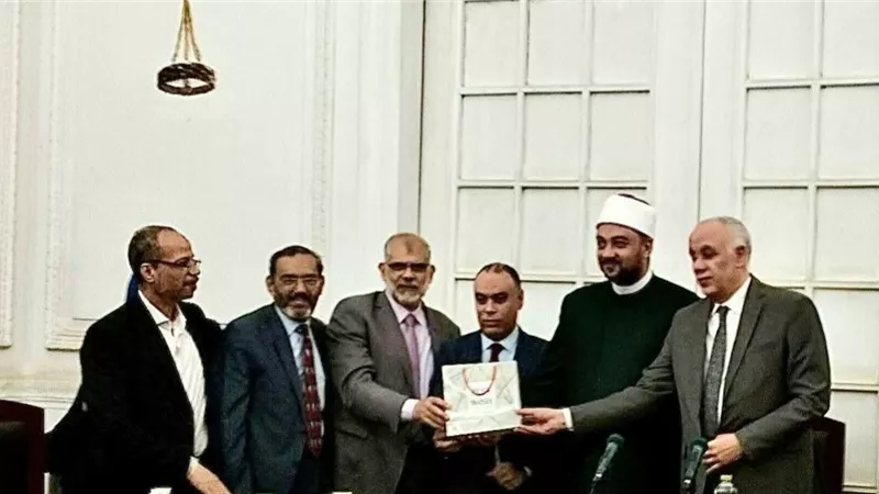 المجلس الأعلى للشئون الإسلامية يكرم مدير اللجان العلمية لبلوغه سن المعاش