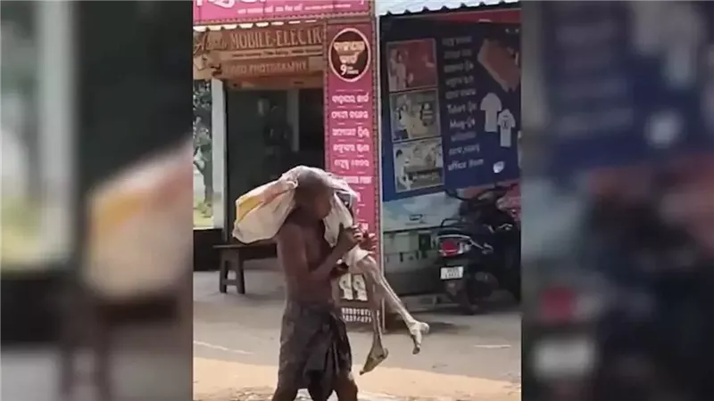 لسحب 200 دولار.. رجل هندي ينبش قبر شقيقته ويحمل رفاتها إلى البنك| فيديو