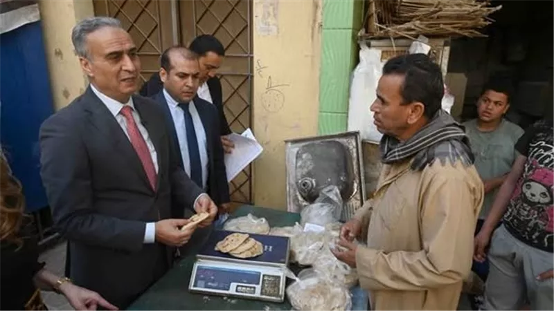 حماية المستهلك: ضبط 13 قضية متنوعة وسلع غذائية مجهولة المصدر ومنتهية الصلاحية 
