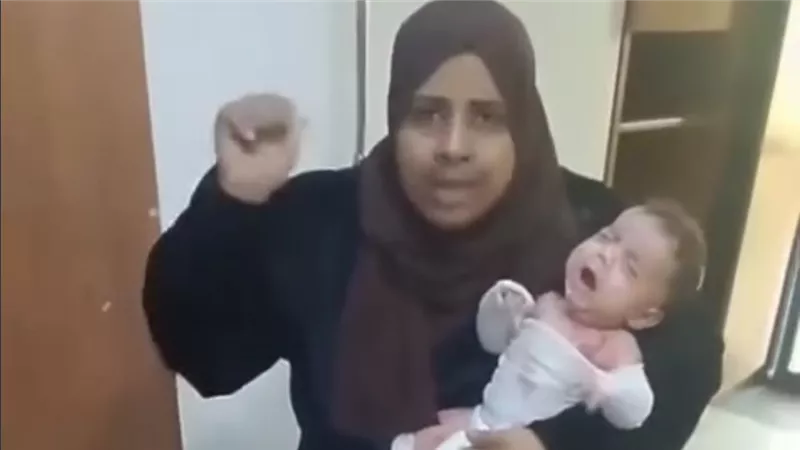 «ابني بيموت قدام عيني».. استغاثه أم بعد رفض إدخال طفلها العناية المركزة