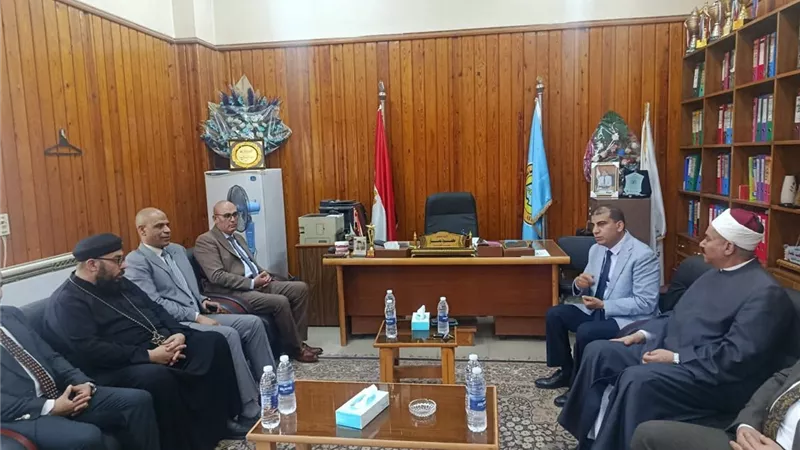 بيت العائلة المصرية يزور طب أسنان الأزهر بأسيوط لتعزيز التعاون المجتمعي