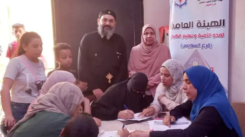 هيئة تعليم الكبار بالسويس تنظم قافلة طبية مجانية تقدم 800 خدمة للمواطن