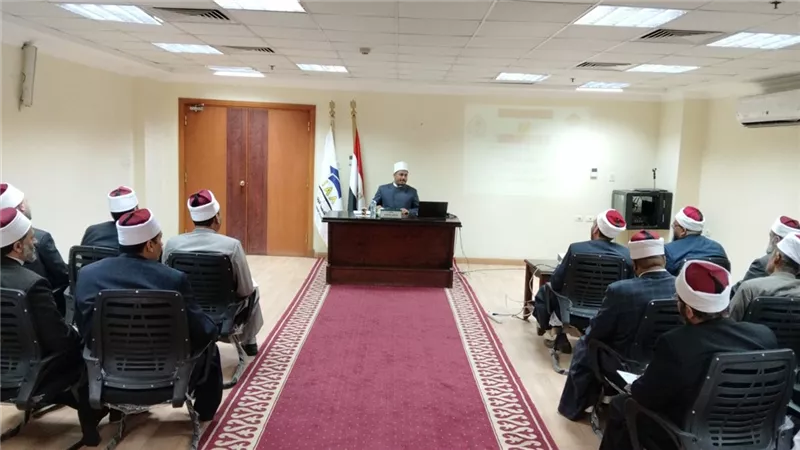 انطلاق دورة «فقه الحج» للأئمة والواعظات المرافقين لبعثة الحج 1447هـ