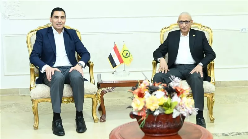 وزير الرياضة يلتقي محافظ شمال سيناء ضمن احتفالات عيد التحرير 