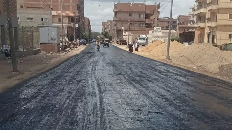 محافظ الغربية يتابع رصف طريق سنباط – شرشابة بمركز زفتى ضمن الخطة الاستثمارية