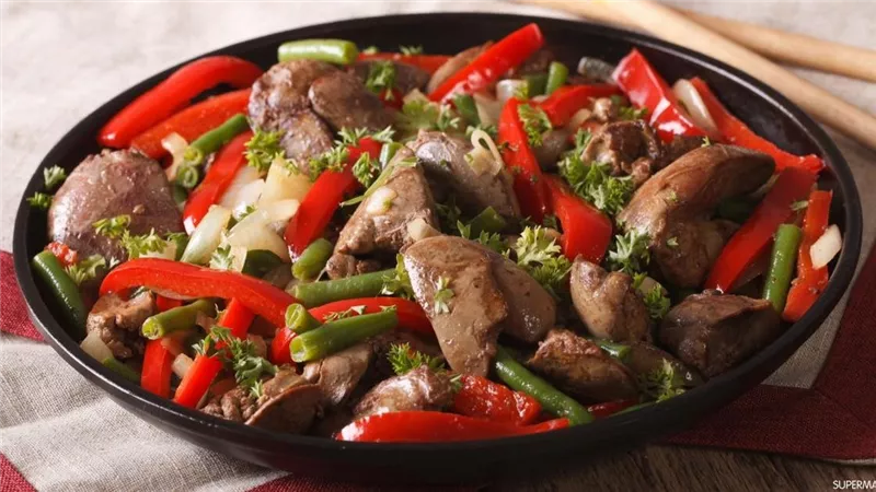 طريقة عمل الكبد والقوانص.. خطوة بخطوة وأحلى من المطاعم