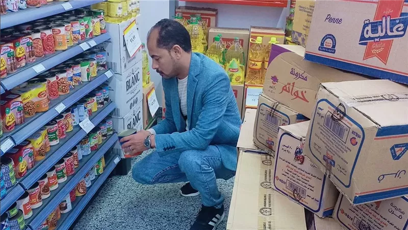 إعدام 48 كيلو مواد غذائية منتهية الصلاحية قبل بيعها بأسواق بورسعيد 