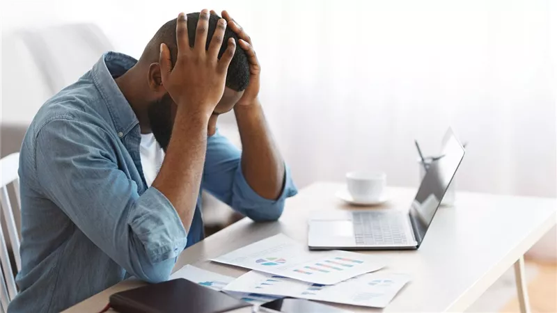 هل تستيقظ مرهقًا بعد 8 ساعات نوم؟.. عالم أعصاب يفسر السبب