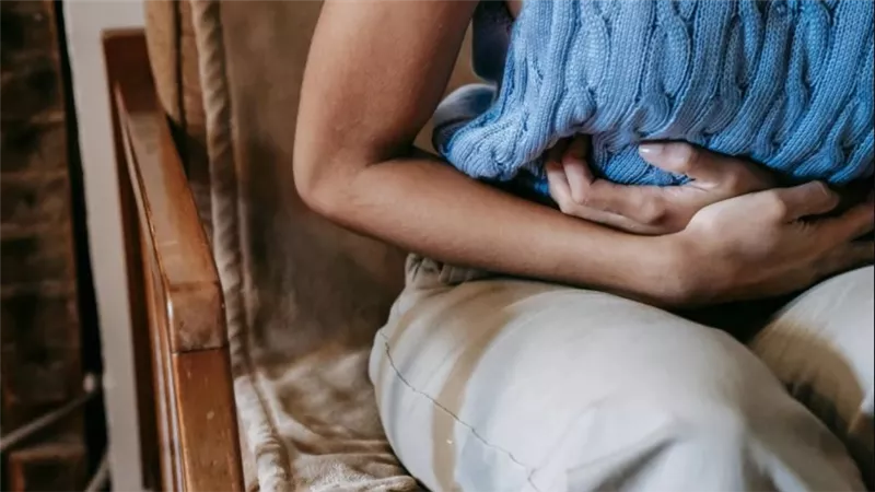     لماذا تحدث نوبات القولون العصبي وما الذي يشعر به الجسم؟