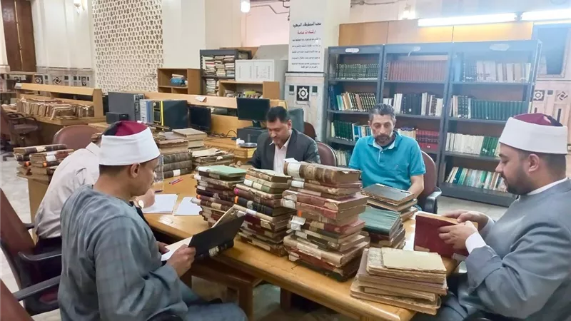 تمهيدا لافتتاح مكتبة المخطوطات .. الأعلى للشئون الإسلامية يواصل أعمال الترقيم