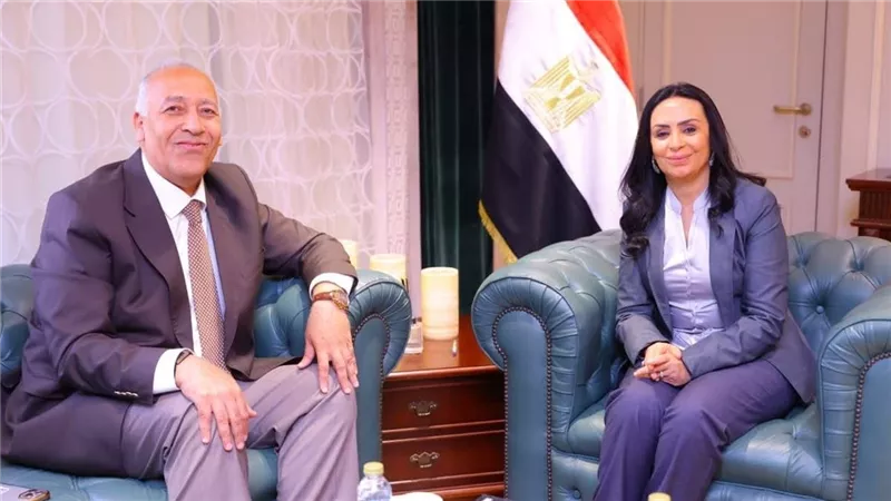 وزيرة التضامن الاجتماعي تلتقي رئيس مجلس إدارة شركة 