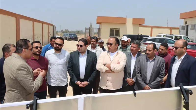 متابعة ميدانية لمشروع الصرف الصحي ضمن «حياة كريمة» بمركز ناصر ببني سويف