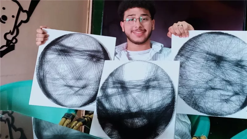 طالب بالثانوية العامة بالقليوبية يبدع في فن “String Art الرسم بالخيط والمسامير