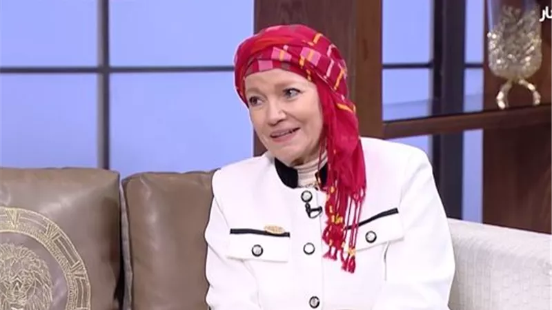 مشيرة إسماعيل: ربنا عوضني بالواد سيد الشغال ومش زعلانة على العيال كبرت