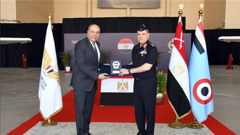 القوات الجوية تسلم طائرتين للأكاديمية المصرية لعلوم الطيران بعد رفع كفائتهما