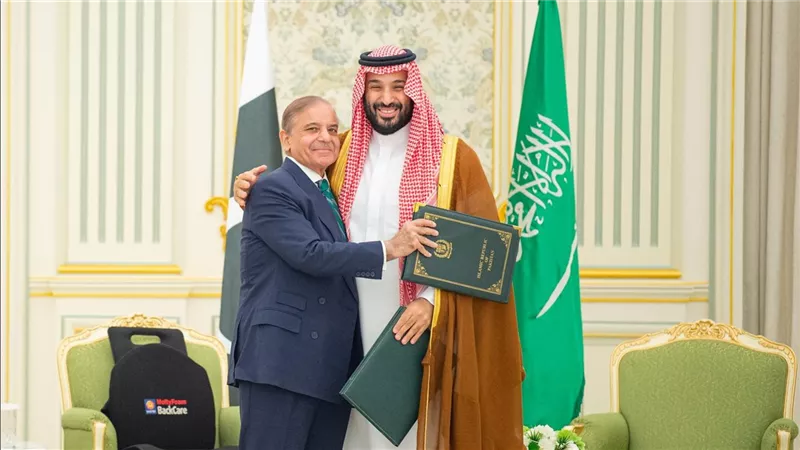 رئيس وزراء باكستان: سددنا قرضا بـ 3.5 مليار دولار بفضل دعم السعودية 