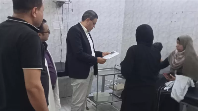 وكيل وزارة الصحة بالمنوفية يحيل أطباء وموظفين بمستشفي الشهداء للتحقيق لغيابهم