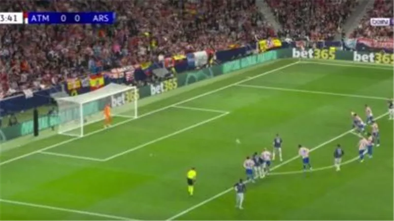أهداف وملخص مباراة أتلتيكو مدريد وآرسنال الشوط الأول بدوري ابطال اوروبا