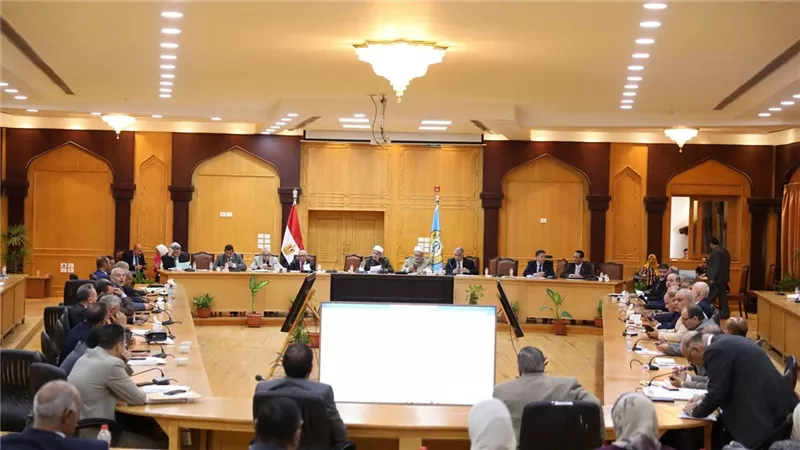 مجلس جامعة الأزهر يشيد بمبادرات 