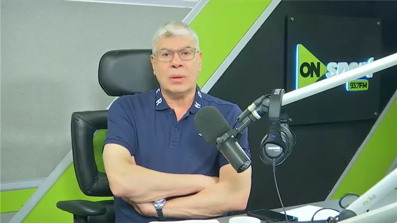 شوبير يكشف موقف لاعبي الأهلي المعارين.. القرار النهائي في يد المدرب