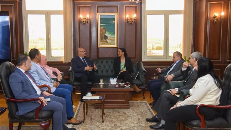 محافظ الإسكندرية يبحث ملامح المرحلة الثانية لتطوير المناطق الحضرية